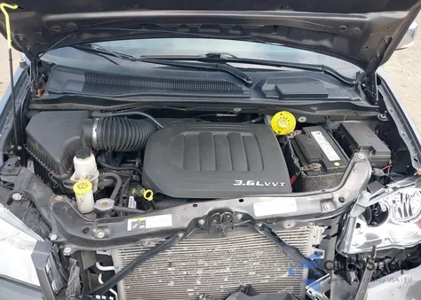 2015 Chrysler Town & Country Touring-L z USA, uszkodzony, nr VIN 2C4RC1CG2FR677644